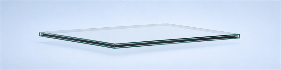 Termopanel de doble vidrio con cámara de aire y espaciador perimetral.